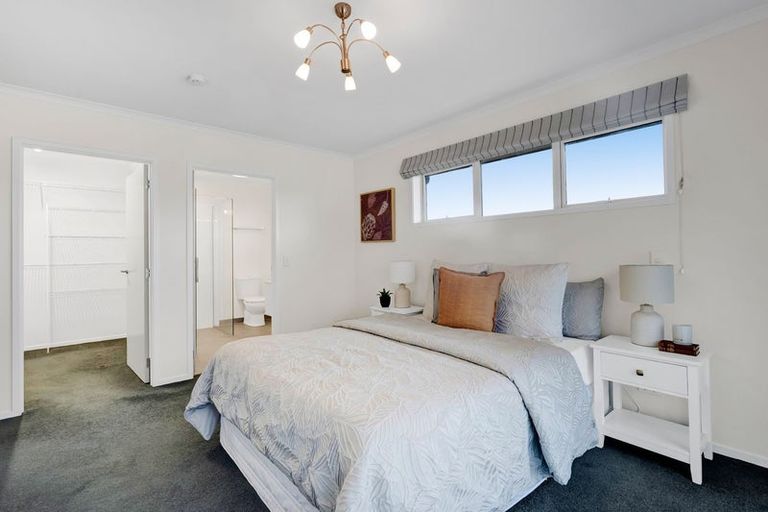 Photo of property in 6 Saint Andrews Parkway, Waiwhakaiho, New Plymouth, 4312