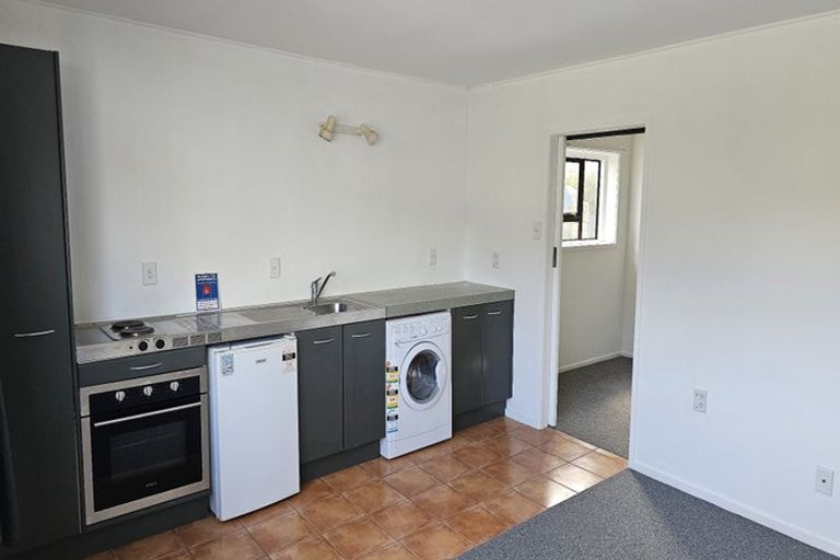 Photo of property in 4/52 Russell Terrace, Berhampore, Wellington, 6023