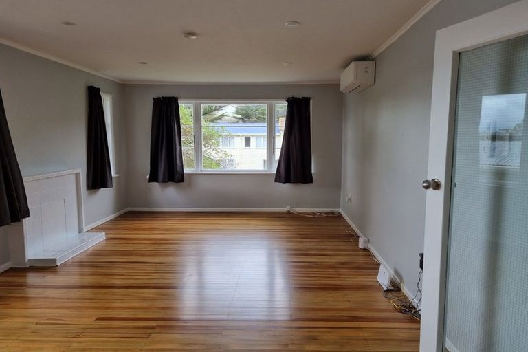 Photo of property in 100 Gear Terrace, Ranui, Porirua, 5024