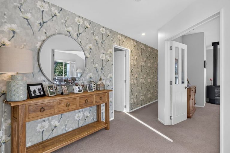 Photo of property in 6 Acorn Close, Waltham, Christchurch, 8023