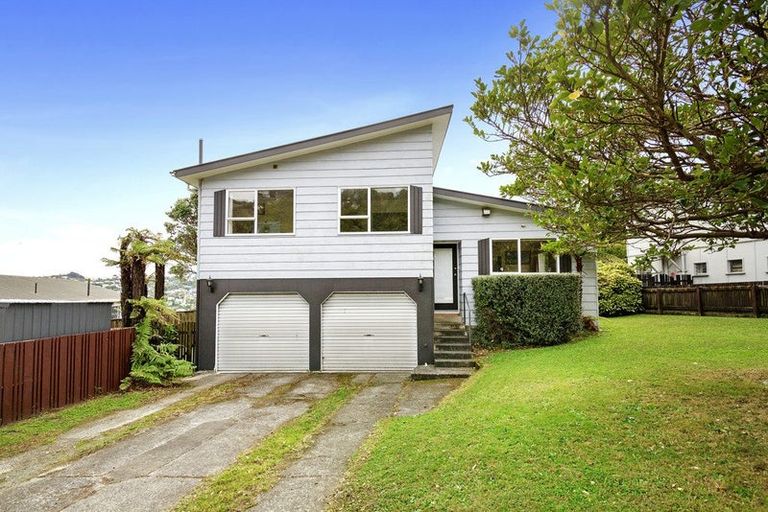 Photo of property in 102 Stewart Drive, Newlands, Wellington, 6037
