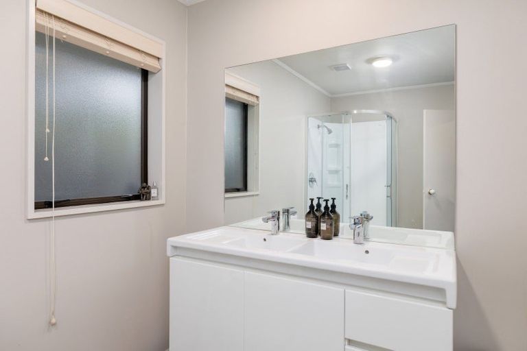 Photo of property in 10 Castle Way, Beckenham, Christchurch, 8023