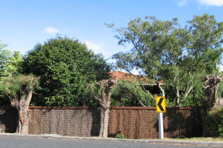 Photo of property in 2/18 Channel View Road, Campbells Bay, Auckland, 0630