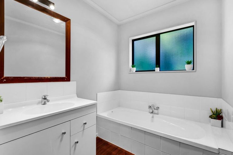 Photo of property in 10a Kororako Grove, Whalers Gate, New Plymouth, 4310