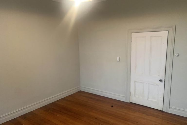 Photo of property in 20 Athol Place, Ravensbourne, Dunedin, 9022