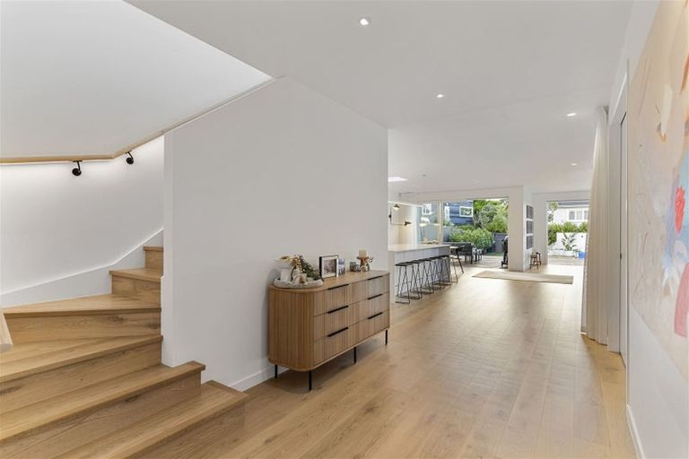 Photo of property in 39a Aramoana Avenue, Devonport, Auckland, 0624