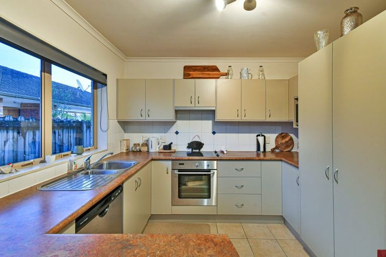 Photo of property in 22 Carisbrook Crescent, Papakura, 2110