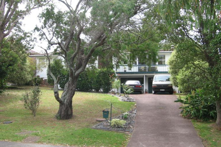 Photo of property in 25 Edgeworth Road, Glenfield, Auckland, 0629