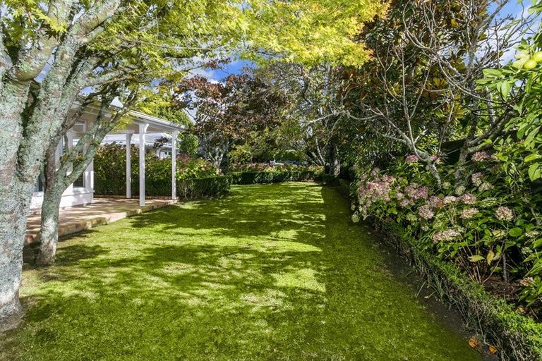 Photo of property in 49b Roland Road, Greenhithe, Auckland, 0632