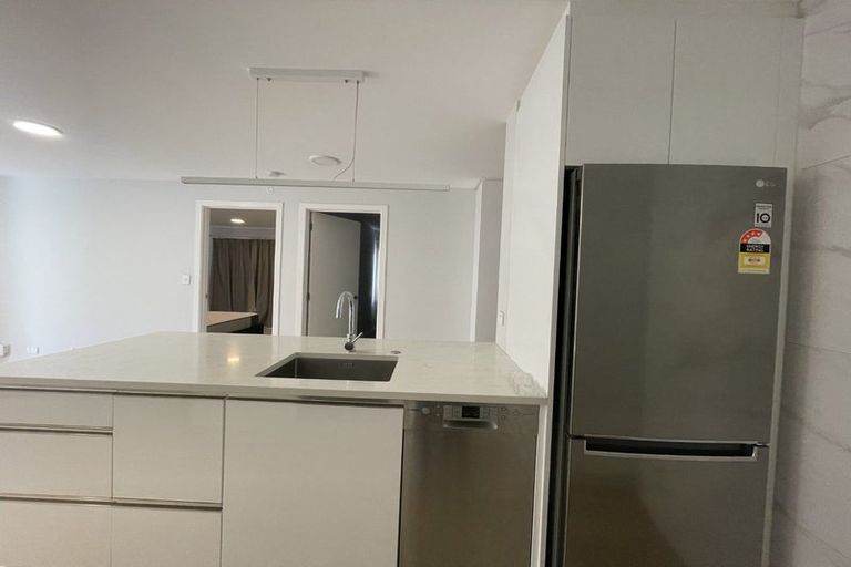 Photo of property in 24a Lyons Avenue, Murrays Bay, Auckland, 0630