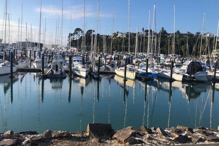 Photo of property in 42 Archers Road, Glenfield, Auckland, 0629