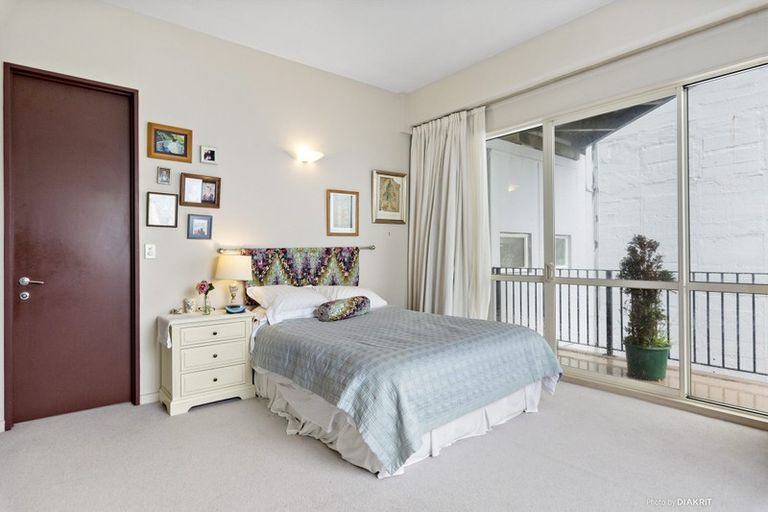 Photo of property in De Vere Apartments, 12/23 Tennyson Street, Te Aro, Wellington, 6011