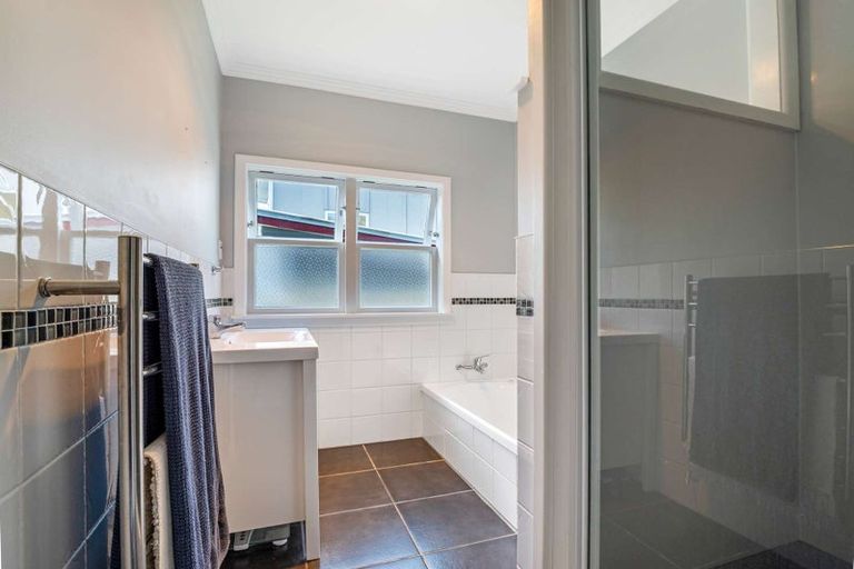 Photo of property in 1 Durie Vale Road, Durie Hill, Whanganui, 4500