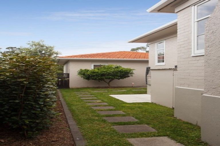 Photo of property in 14 Irirangi Road, Greenlane, Auckland, 1061