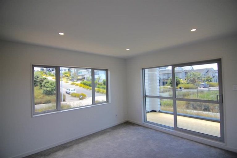 Photo of property in 32 Remuremu Street, Long Bay, Auckland, 0630