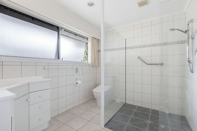 Photo of property in 25 Barraud Place, Pukehangi, Rotorua, 3015