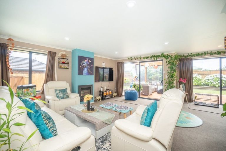 Photo of property in 8 Nevada Way, Kelvin Grove, Palmerston North, 4414