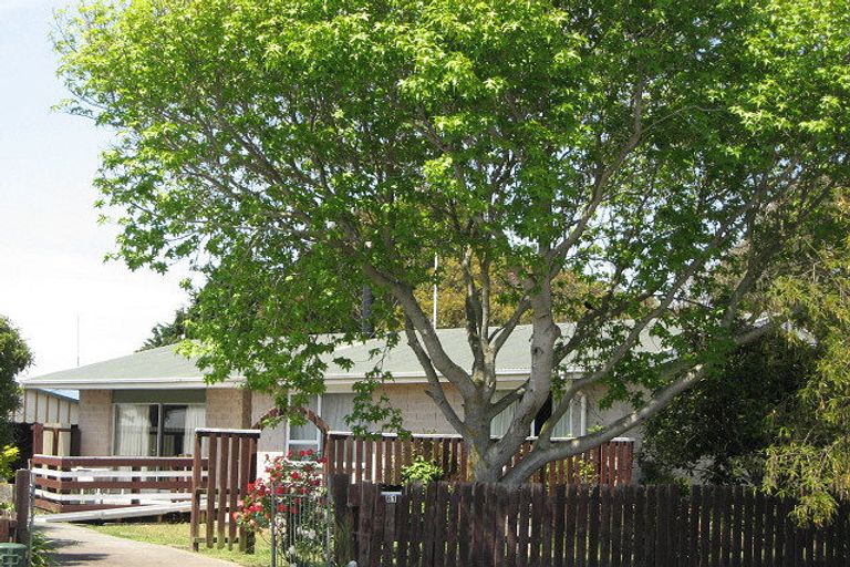 Photo of property in 81 Saint Heliers Crescent, Aranui, Christchurch, 8061