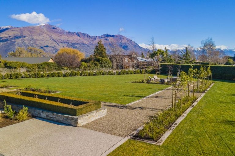 Photo of property in 8 Waimana Place, Wanaka, 9305
