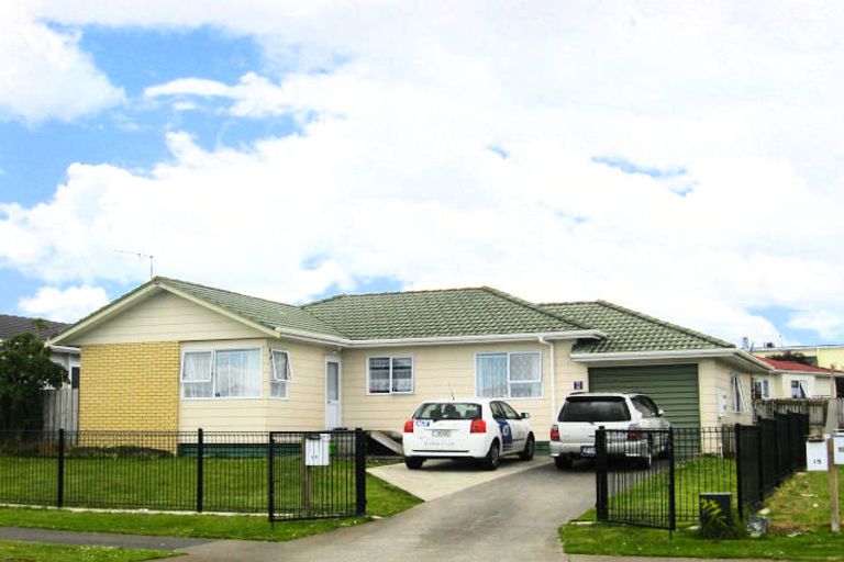 Photo of property in 17 Robert Skelton Place, Clendon Park, Auckland, 2103