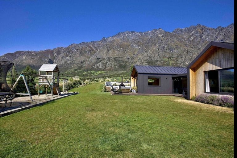 Photo of property in 6 Stockyard Lane, Jacks Point, Queenstown, 9371