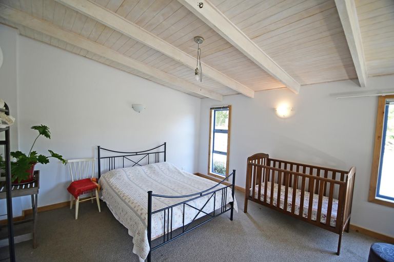 Photo of property in 18 Old School Road, Leigh, 0985