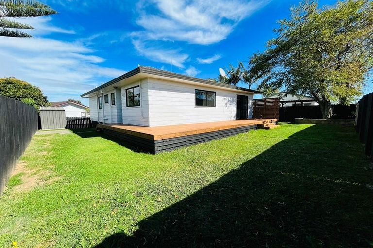 Photo of property in 1/8 Anglers Way, Wattle Downs, Auckland, 2102