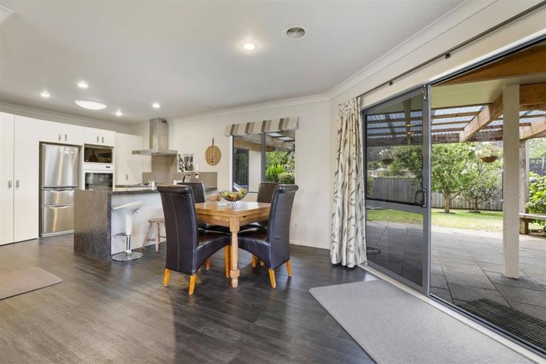 Photo of property in 6 Caulfield Place, Pukehangi, Rotorua, 3015