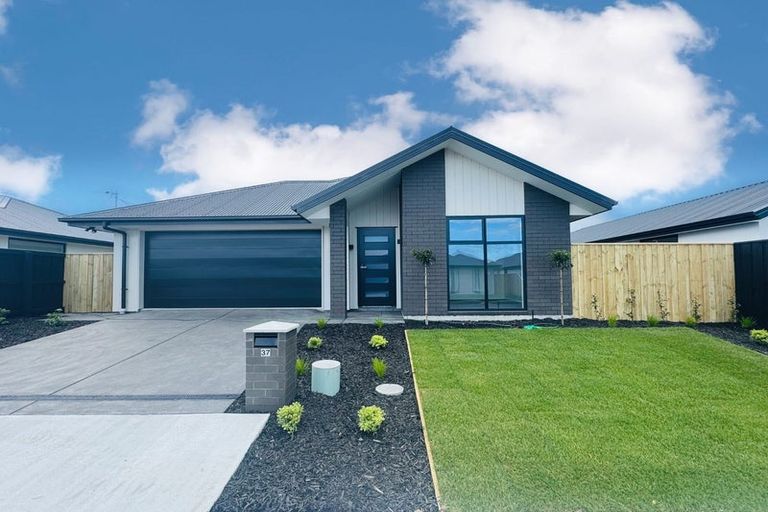 Photo of property in 37 Mehrtens Crescent, Woodend, 7691