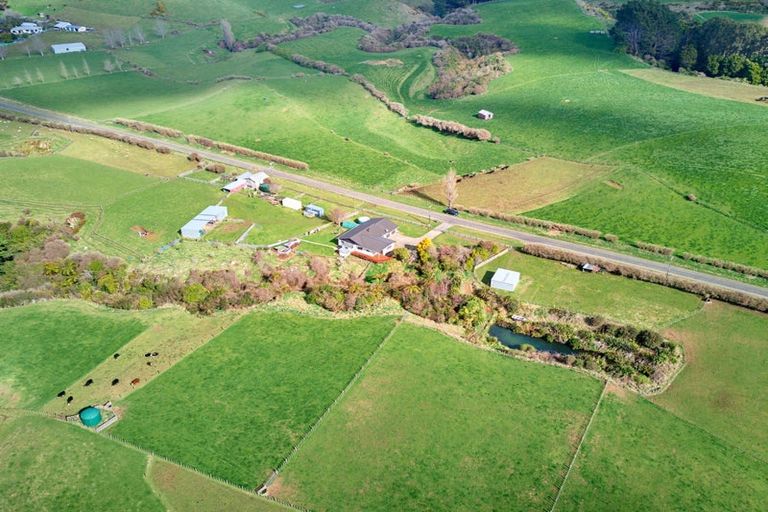 Photo of property in 131 Tiromoana Road, Maata, Eltham, 4398