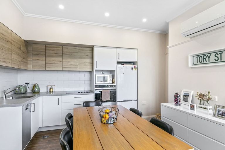 Photo of property in Fountain Court, 2/48d Oriental Parade, Oriental Bay, Wellington, 6011
