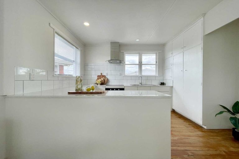 Photo of property in 15 Kensington Place, Fairfield, Hamilton, 3214