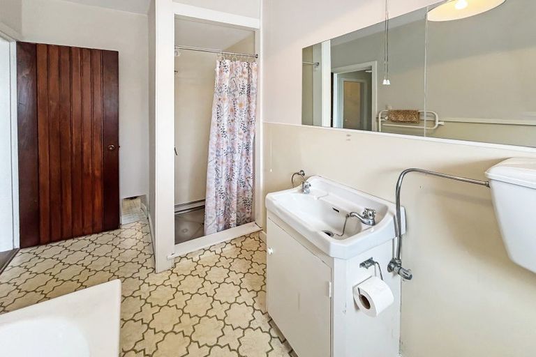 Photo of property in 1/99 Aikmans Road, Merivale, Christchurch, 8014