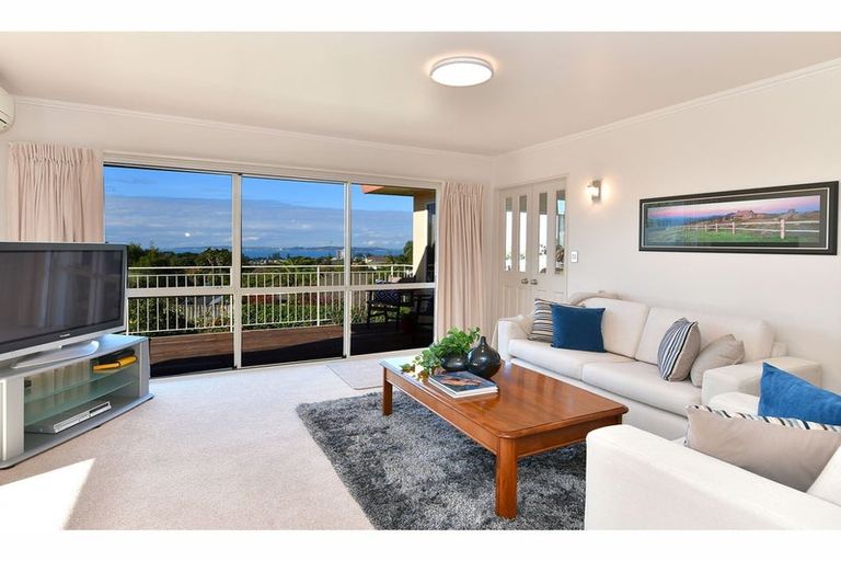 Photo of property in 4 Astor Place, Orewa, 0931