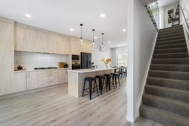 Photo of property in 4b Rosalind Road, Glenfield, Auckland, 0629