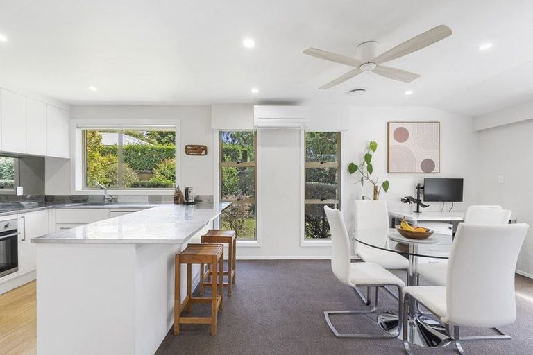 Photo of property in 2/54 Heretaunga Square, Silverstream, Upper Hutt, 5019