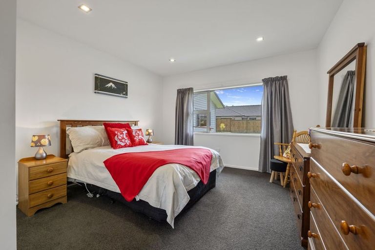 Photo of property in 22 Mercade Close, Stratford, 4332