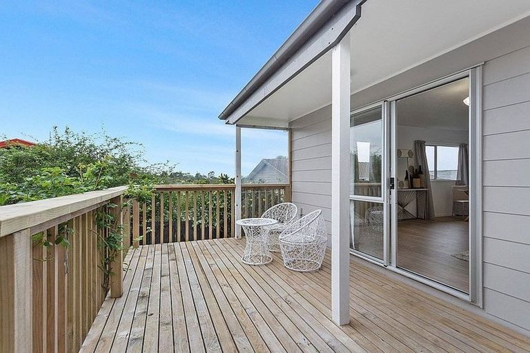 Photo of property in 2/105 Don Buck Road, Massey, Auckland, 0614