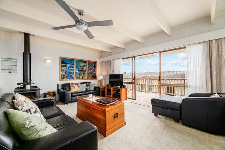 Photo of property in 46 Spence Road, Henderson, Auckland, 0612