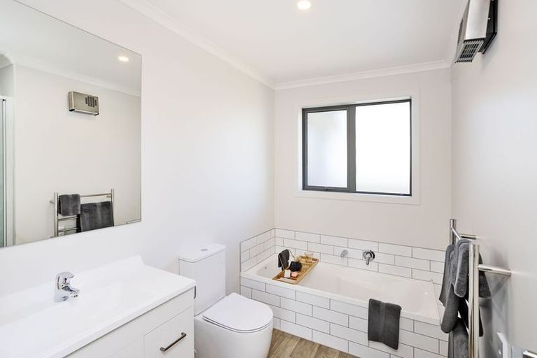 Photo of property in 100 Morningside Lane, Rockdale, 9812