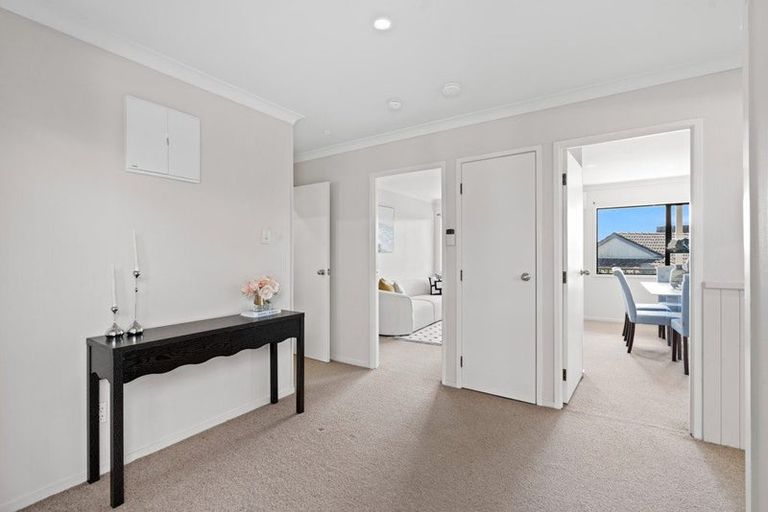 Photo of property in 9 Sungrove Rise, Sunnyvale, Auckland, 0612