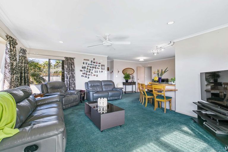 Photo of property in 30 Summerland Crescent, Papamoa Beach, Papamoa, 3118