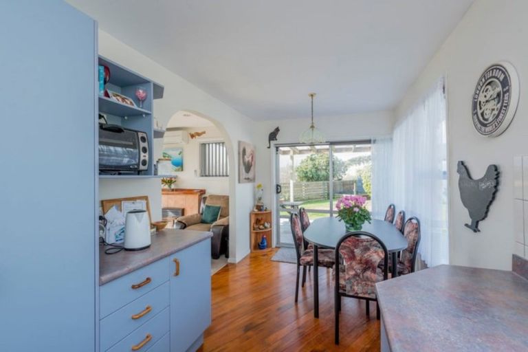 Photo of property in 2b Mahoe Street, Otaki Beach, Otaki, 5512