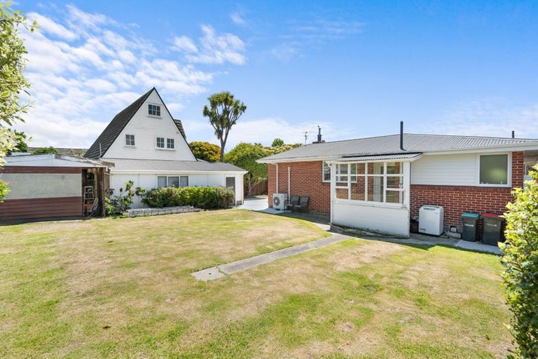 Photo of property in 17 Harrowdale Drive, Avonhead, Christchurch, 8042