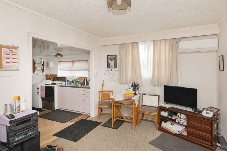 Photo of property in Orange Grove Flats, 2/549 Childers Road, Te Hapara, Gisborne, 4010