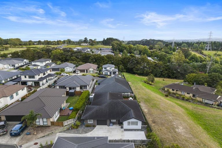 Photo of property in 10 Grenache Way, Kumeu, 0810