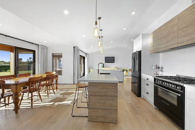 Photo of property in 132 Henwood Road, Paraite, New Plymouth, 4372