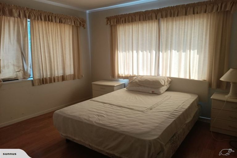 Photo of property in 12 Searidge Rise, West Harbour, Auckland, 0618