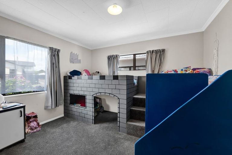 Photo of property in 28 Kowhai Street, Inglewood, 4330