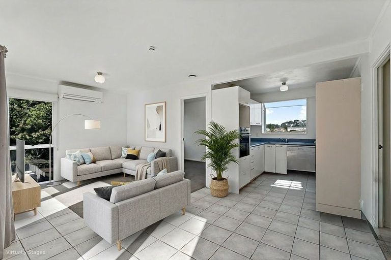 Photo of property in 1/14 Chislehurst Street, Henderson, Auckland, 0612
